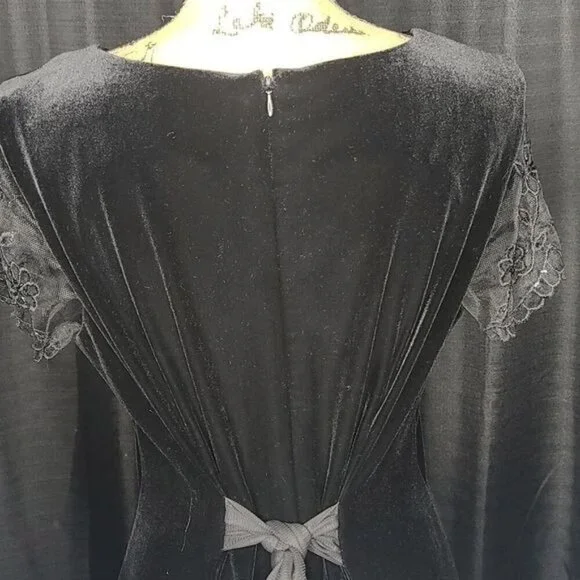Vintage 80s Wednesday Vampy Black Velour Lace Dress - Picture 6 of 13